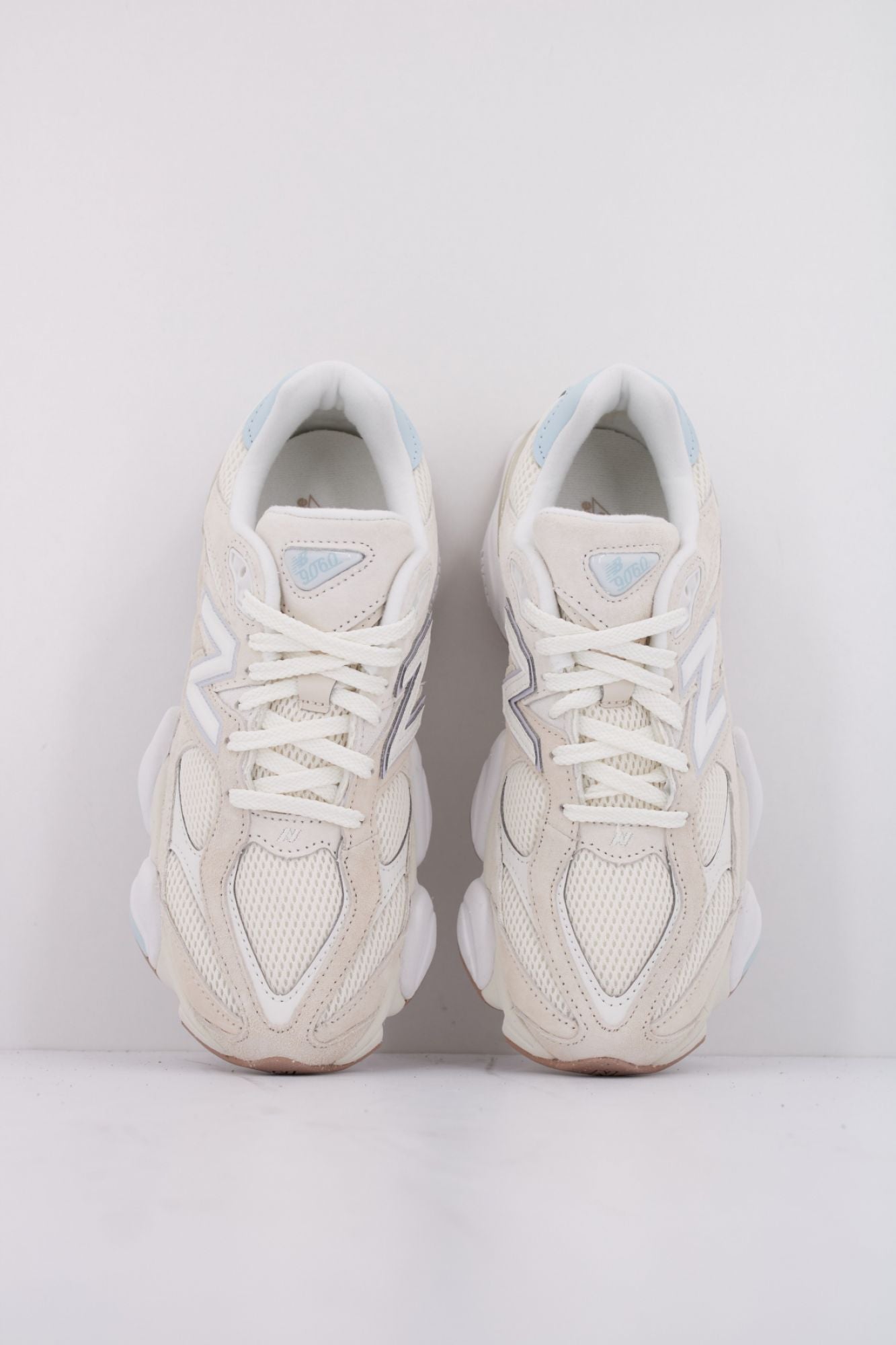 NEW BALANCE U9060 en color BEIS (3)
