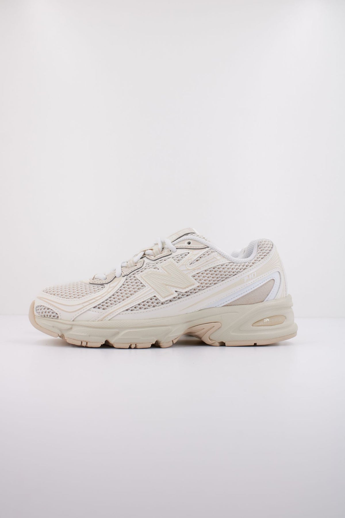 NEW BALANCE 740 U740KP2 en color BEIS (1)