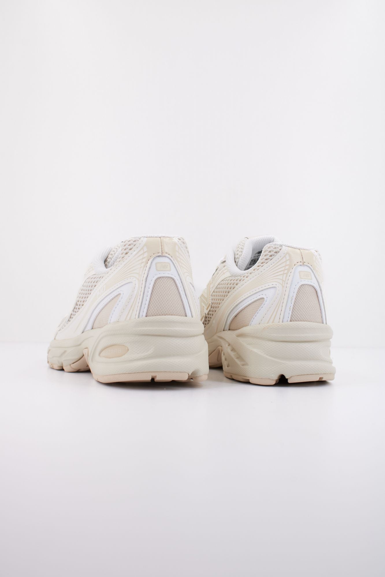 NEW BALANCE U740 en color BEIS (4)