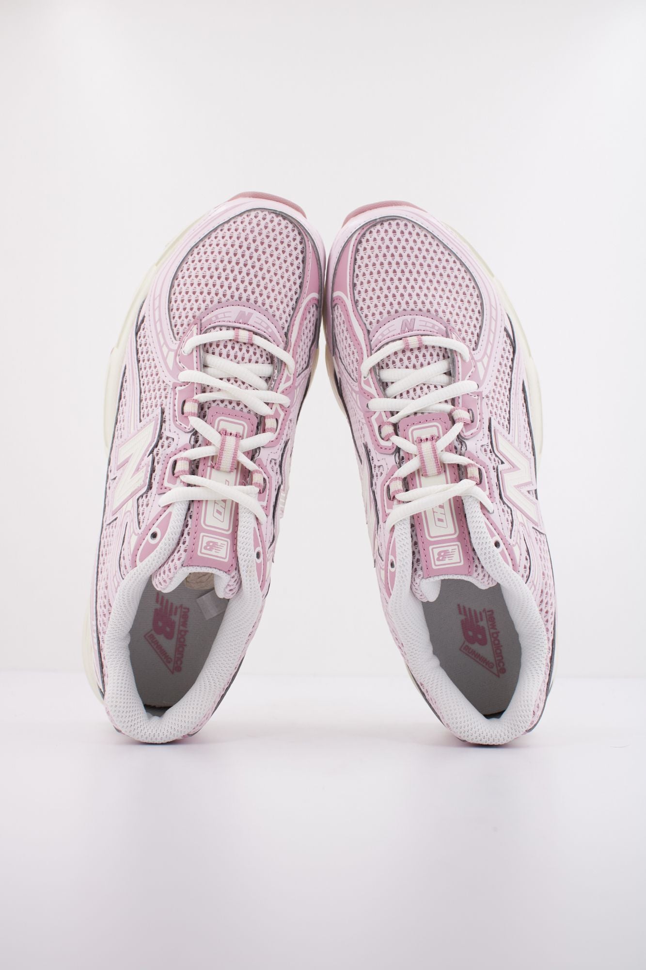 NEW BALANCE U740 en color ROSA (3)