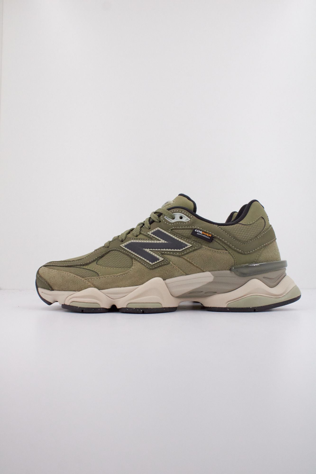 NEW BALANCE U9060 en color VERDE (1)