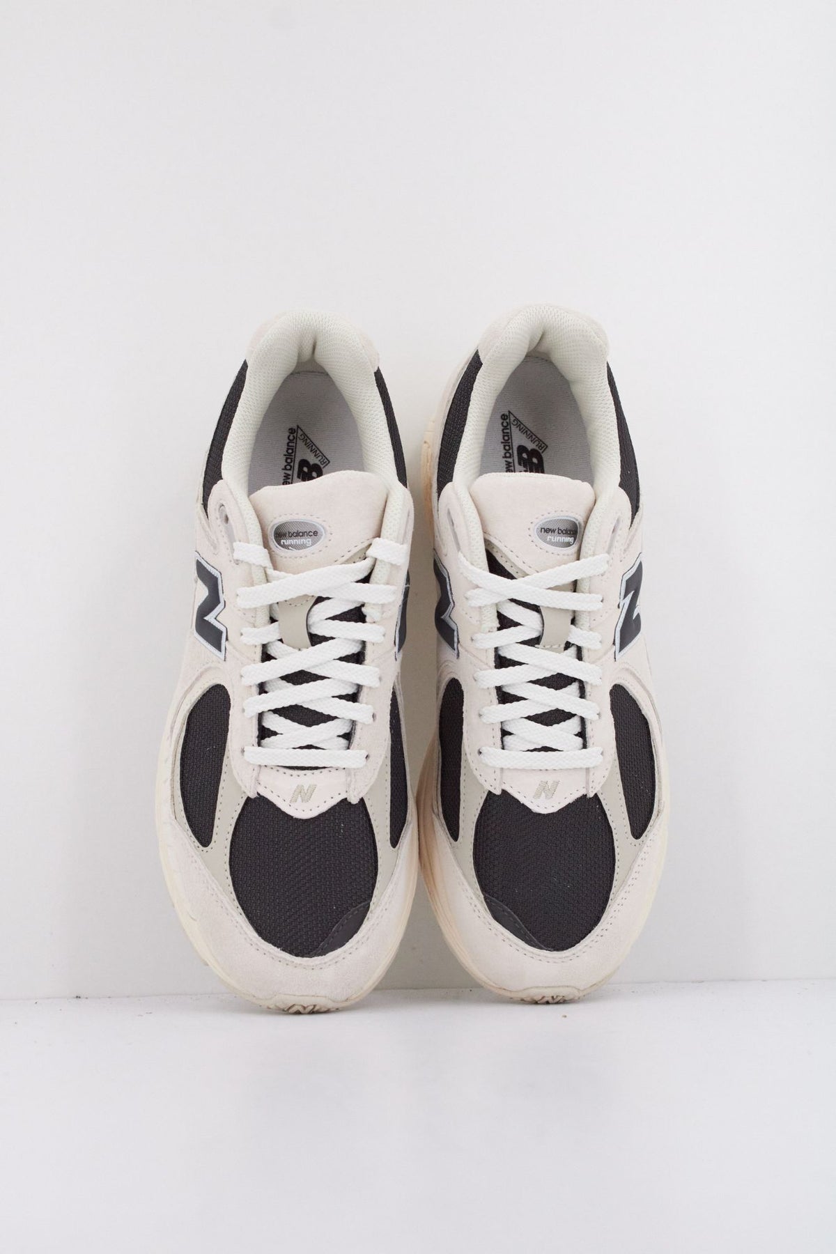 NEW BALANCE U2002 en color BEIS (3)