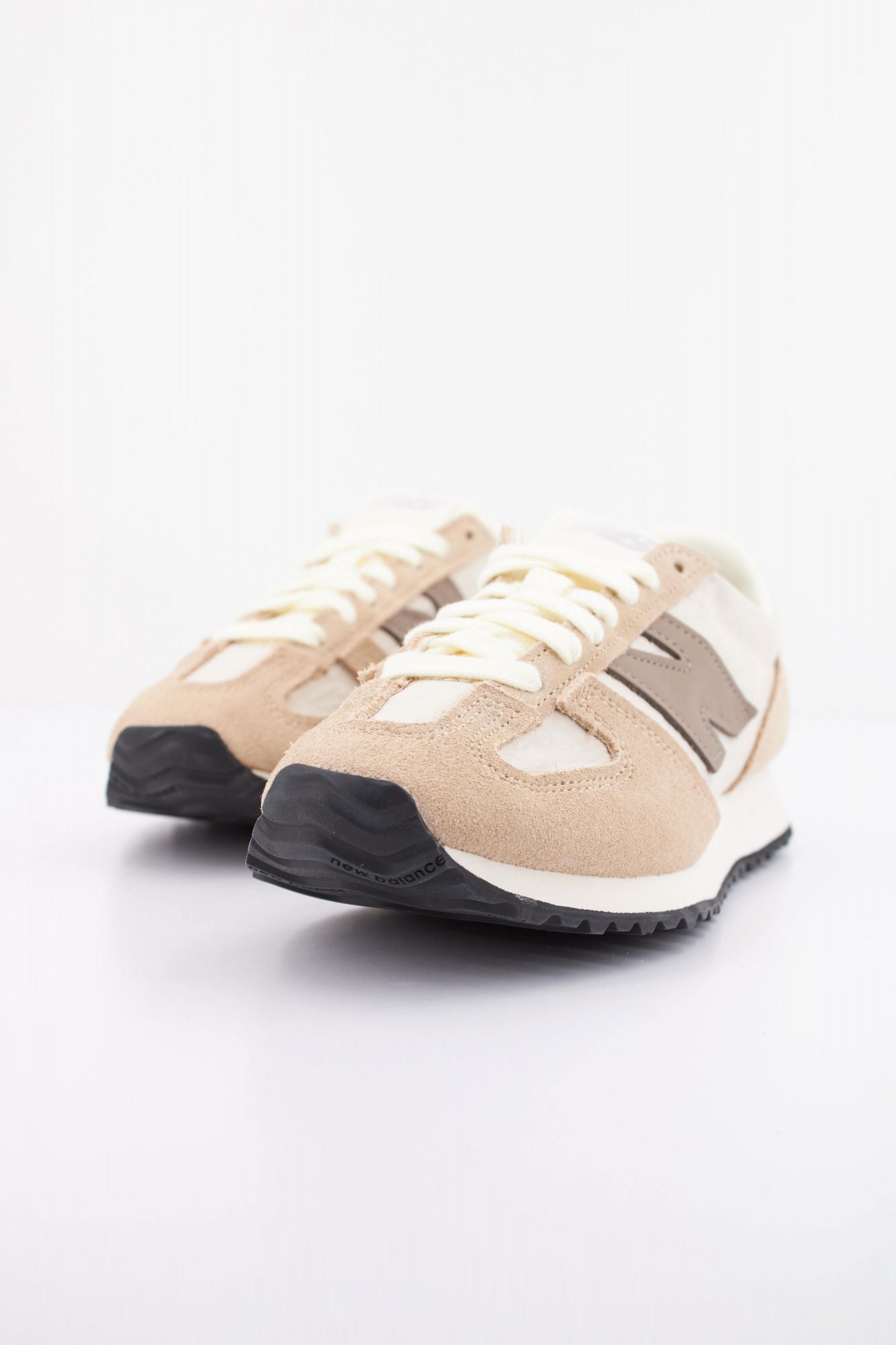 NEW BALANCE U471 AI en color MARRON (2)