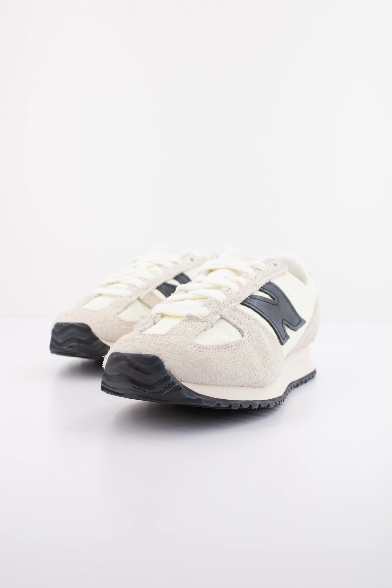 NEW BALANCE U471 AM en color BEIS (2)