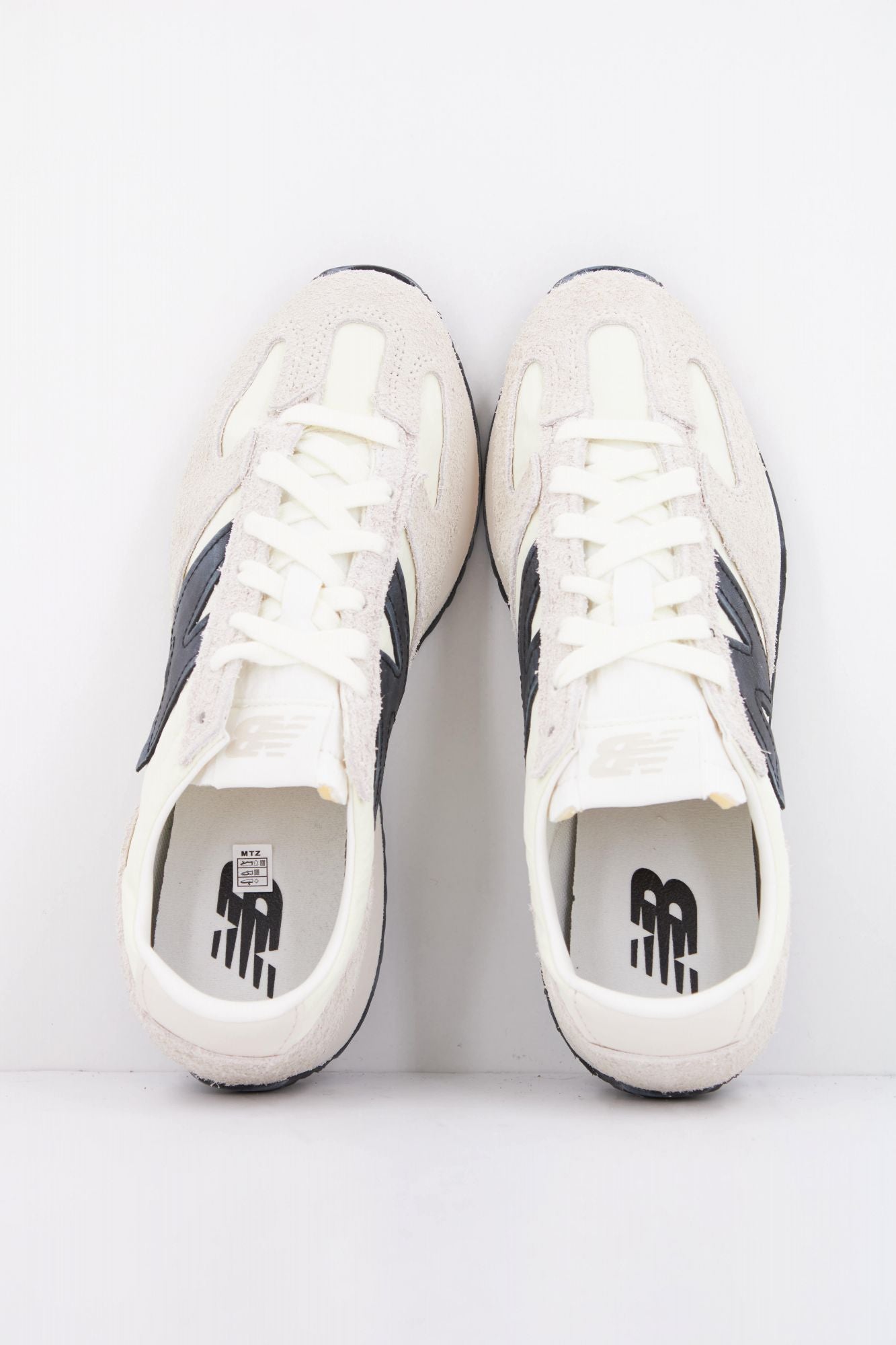NEW BALANCE U471 AM en color BEIS (3)
