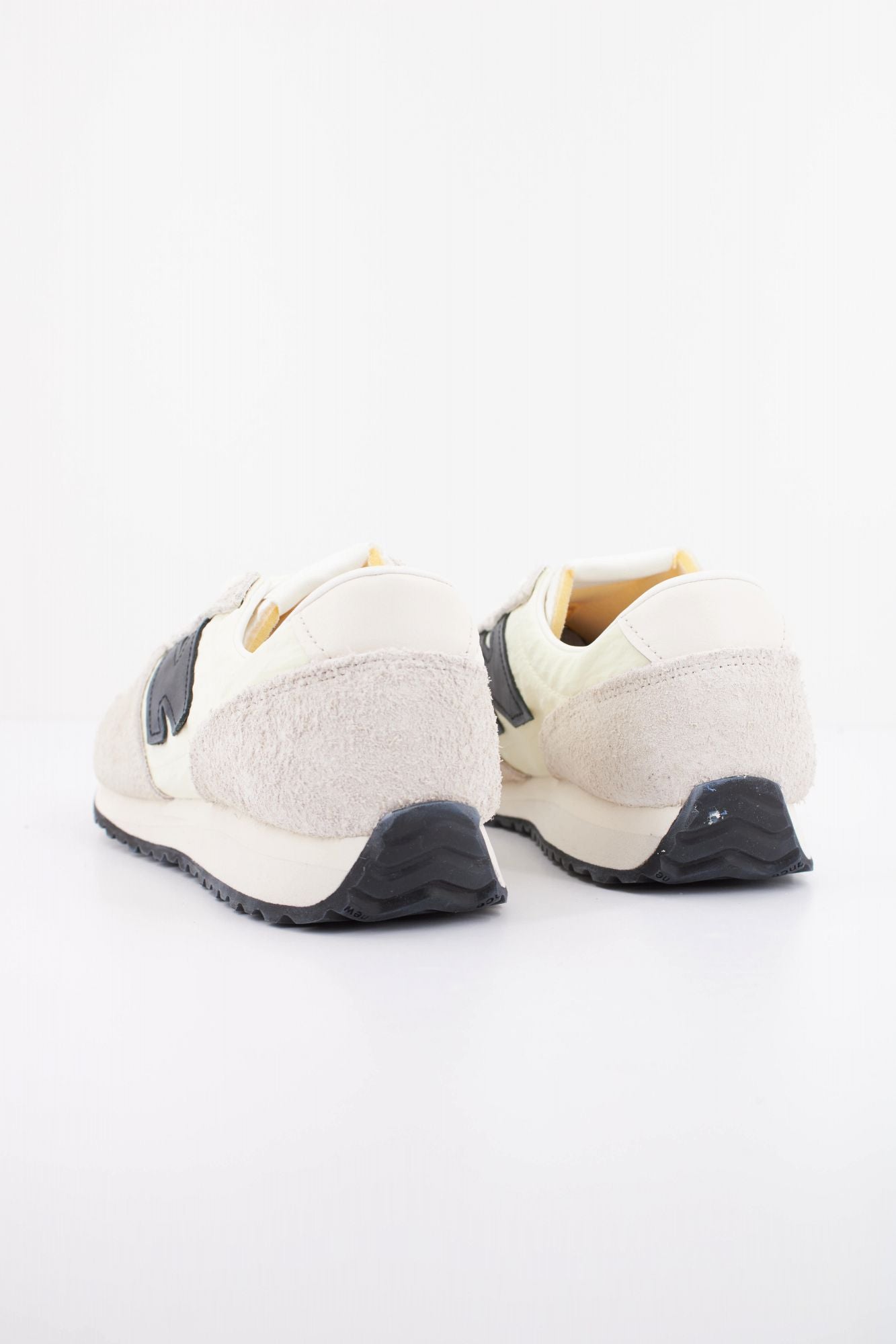 NEW BALANCE U471 AM en color BEIS (4)