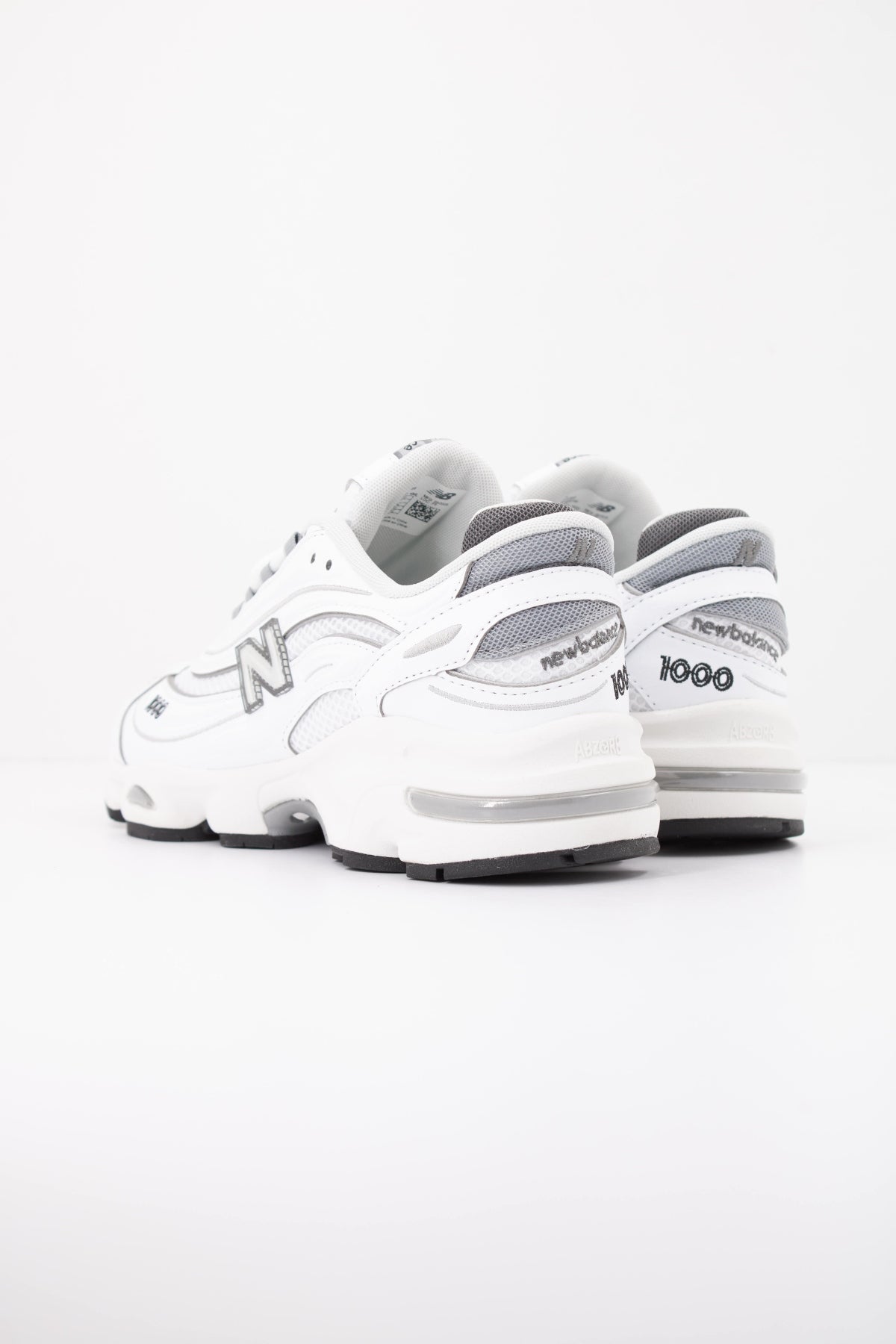 NEW BALANCE M1000 D en color BLANCO (4)