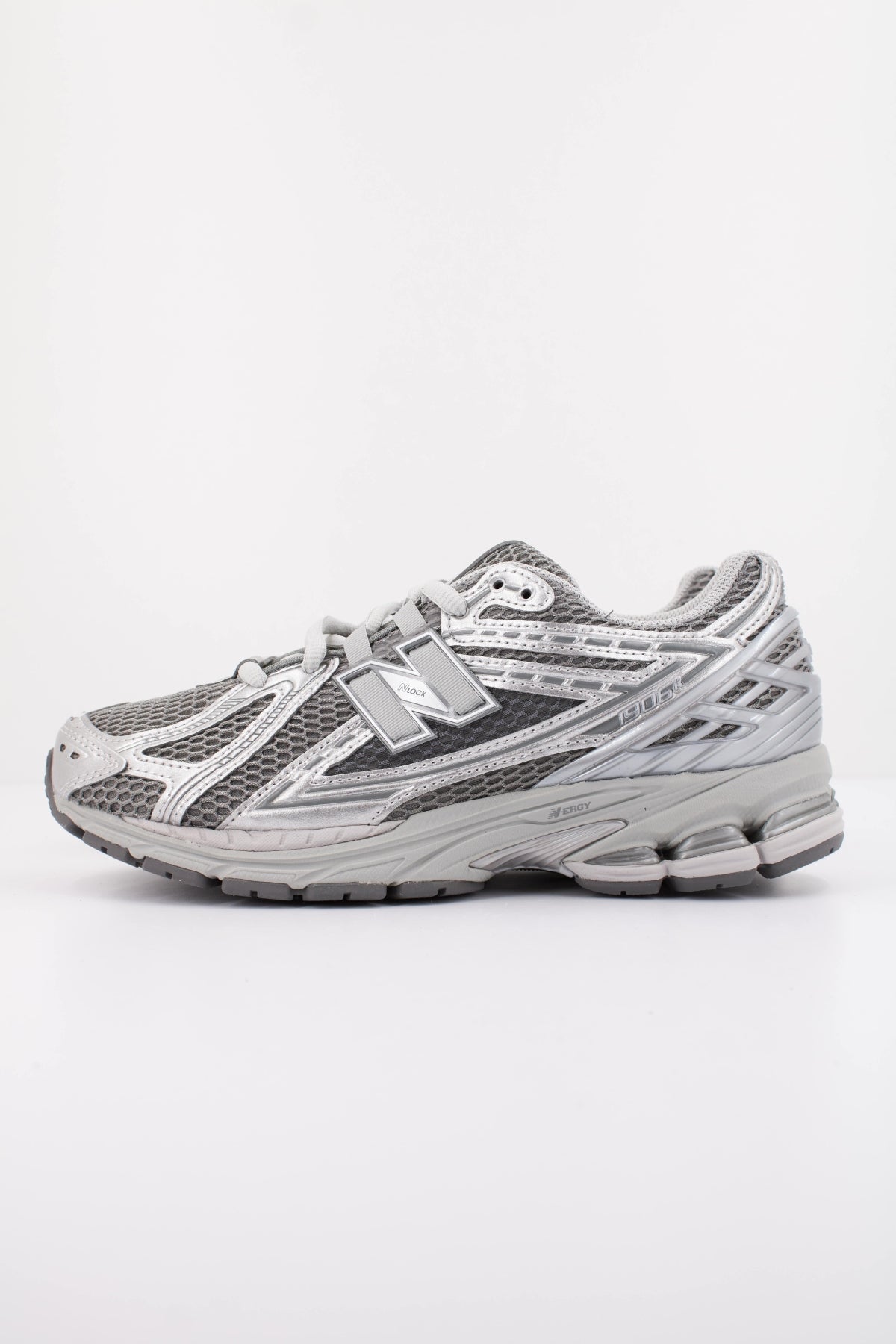 NEW BALANCE M1906 en color GRIS (1)