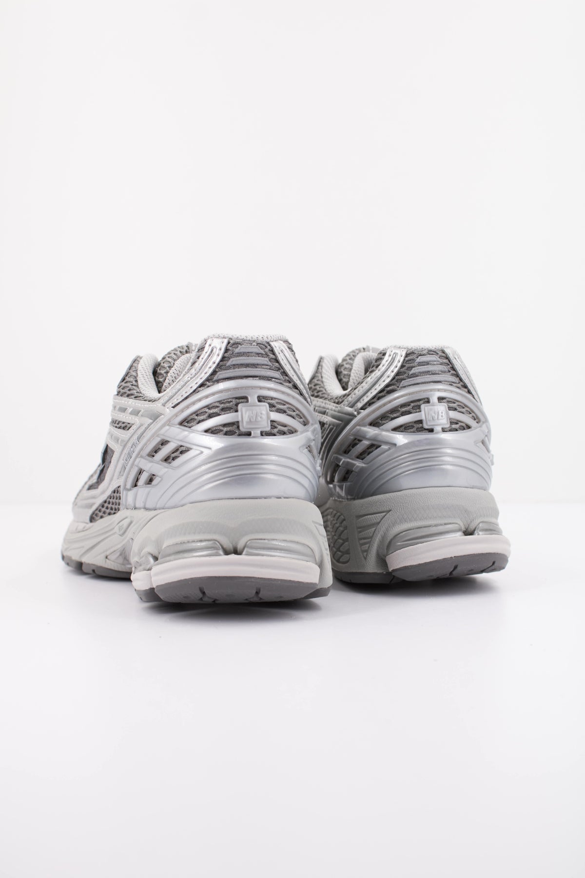 NEW BALANCE M1906 en color GRIS (4)