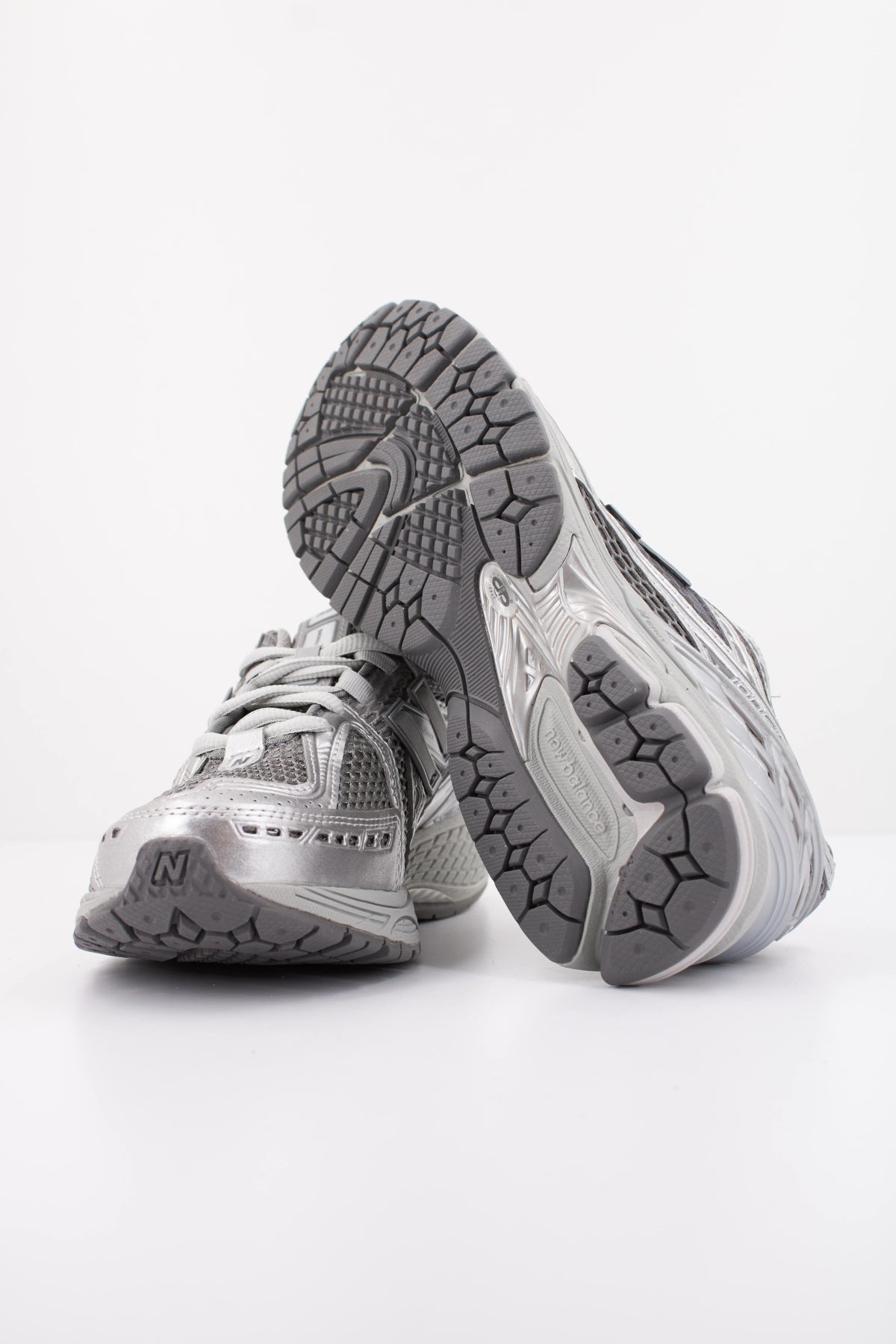 NEW BALANCE M1906 en color GRIS (5)