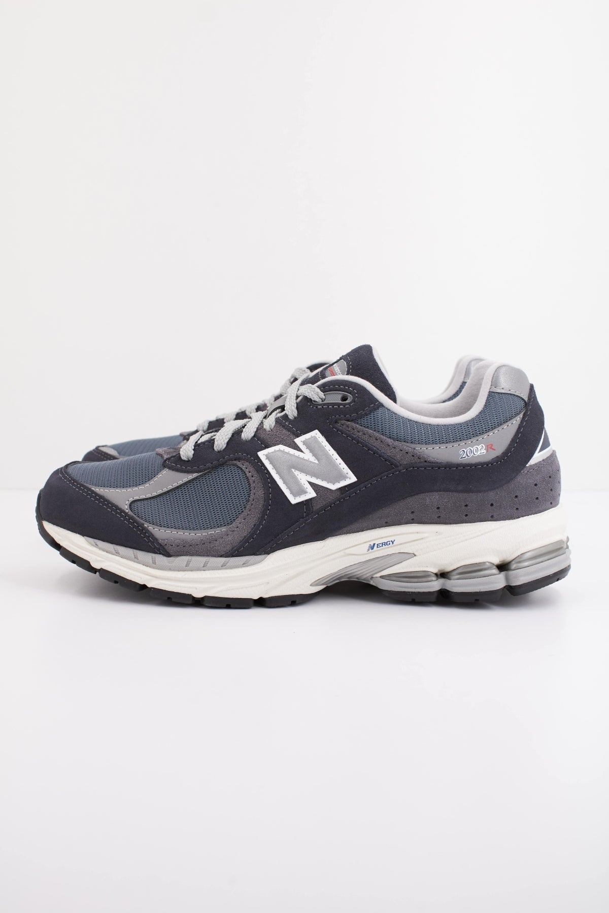 NEW BALANCE M2002 RSF en color GRIS (1)