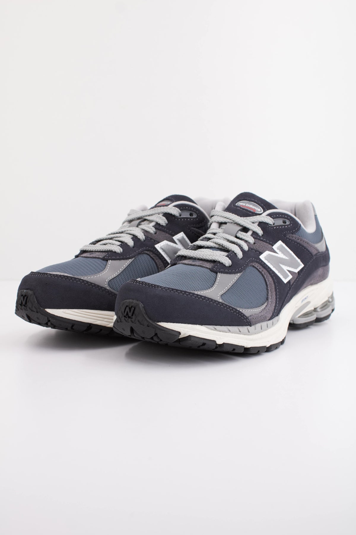 NEW BALANCE M2002 RSF en color GRIS (2)