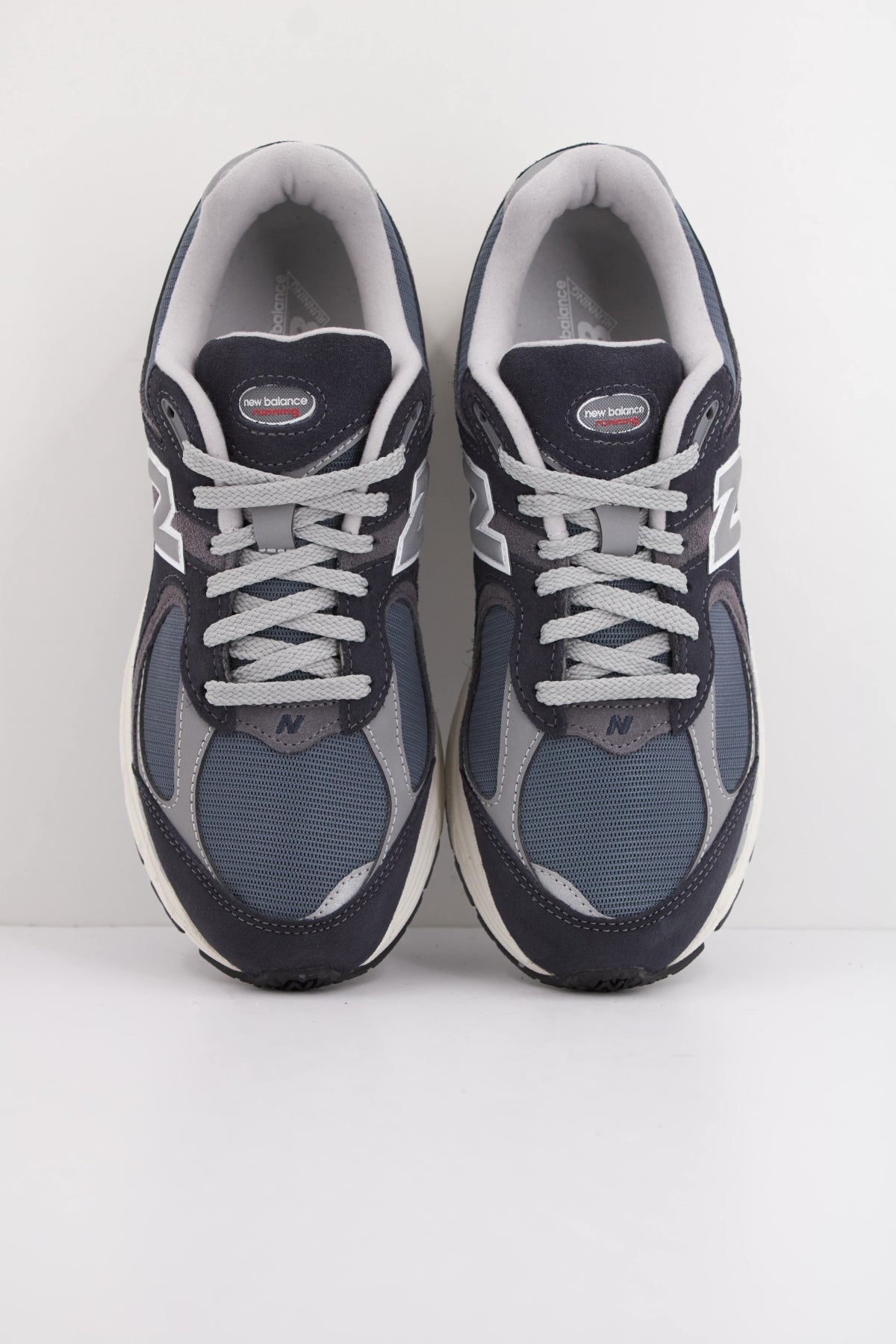 NEW BALANCE M2002 RSF en color GRIS (3)