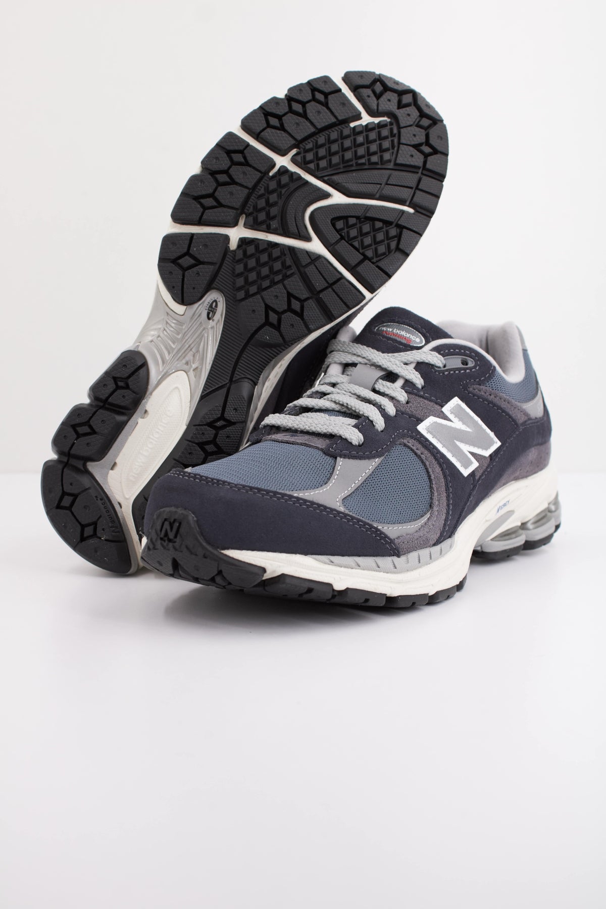 NEW BALANCE M2002 RSF en color GRIS (4)