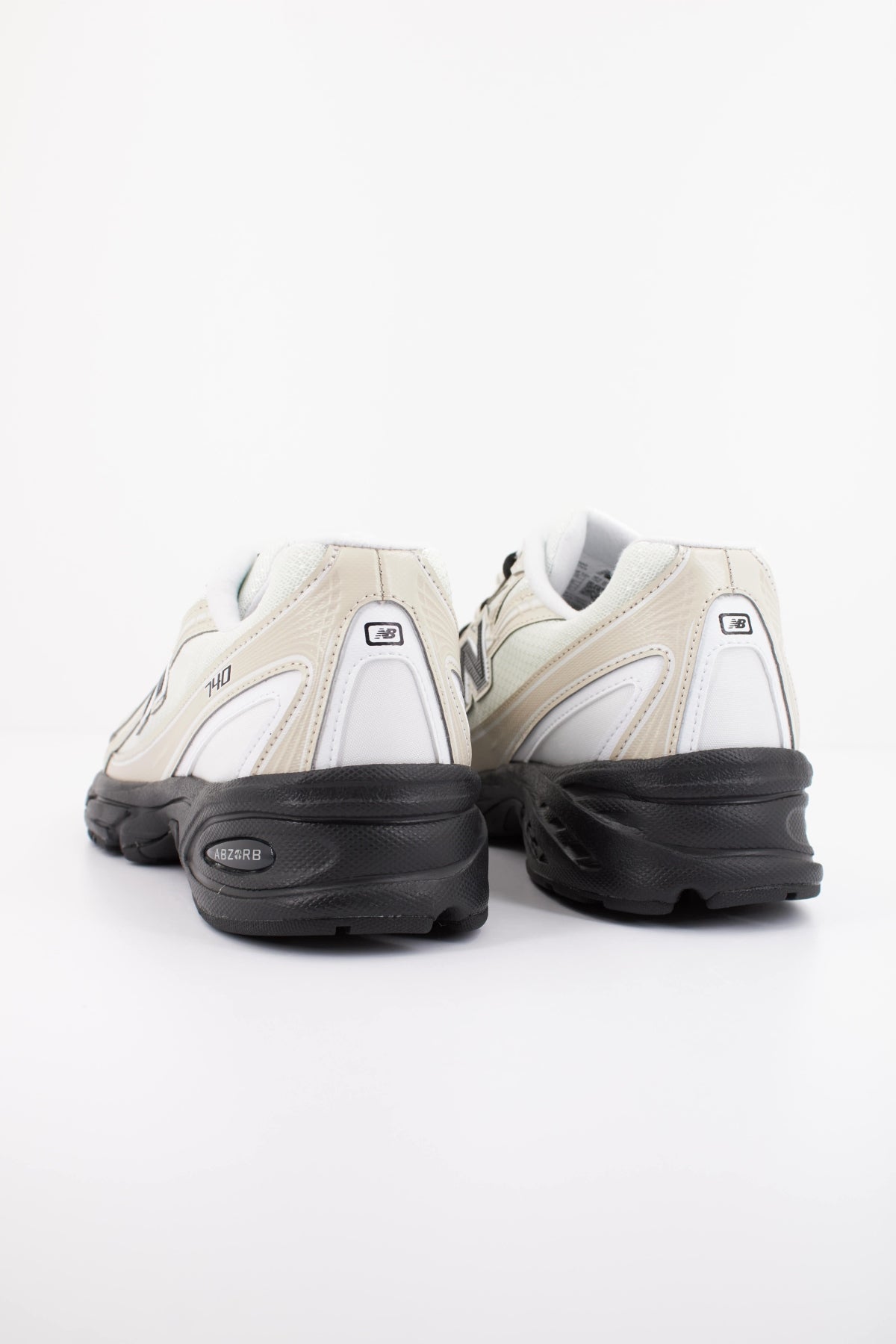 NEW BALANCE U740 en color BEIS (4)