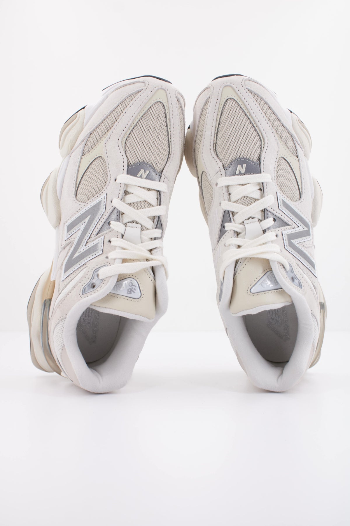 NEW BALANCE U9060 en color BLANCO (3)
