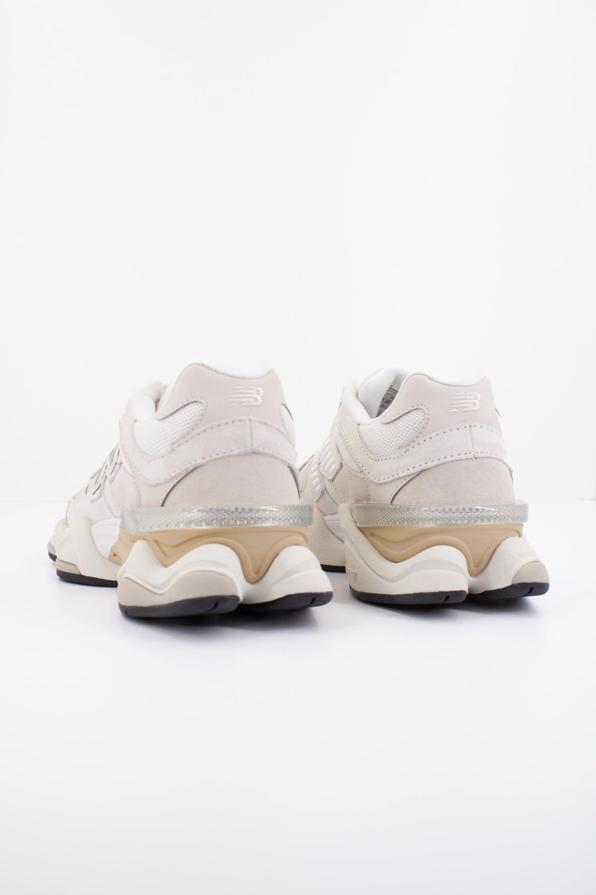 NEW BALANCE U9060 en color BLANCO (4)