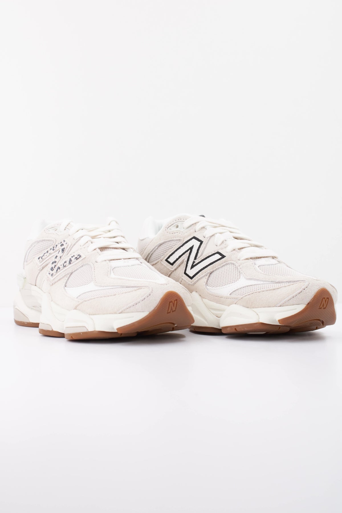NEW BALANCE U9060 en color BEIS (2)