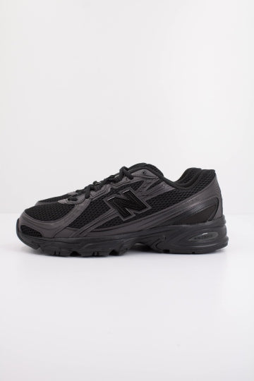 NEW BALANCE U740 en color NEGRO (1)