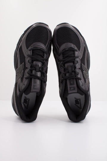 NEW BALANCE U740 en color NEGRO (3)