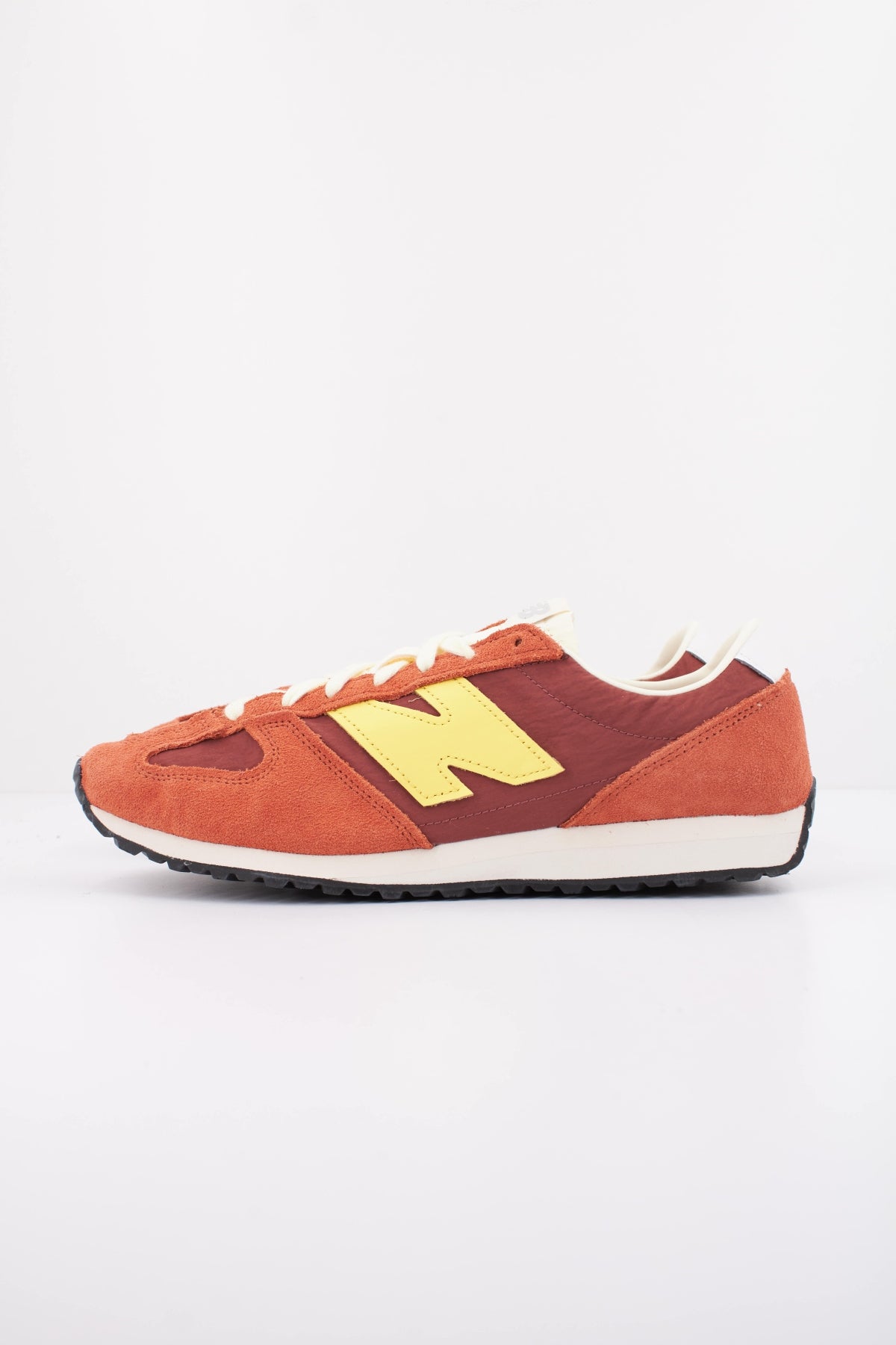 NEW BALANCE U471 en color ROJO (1)