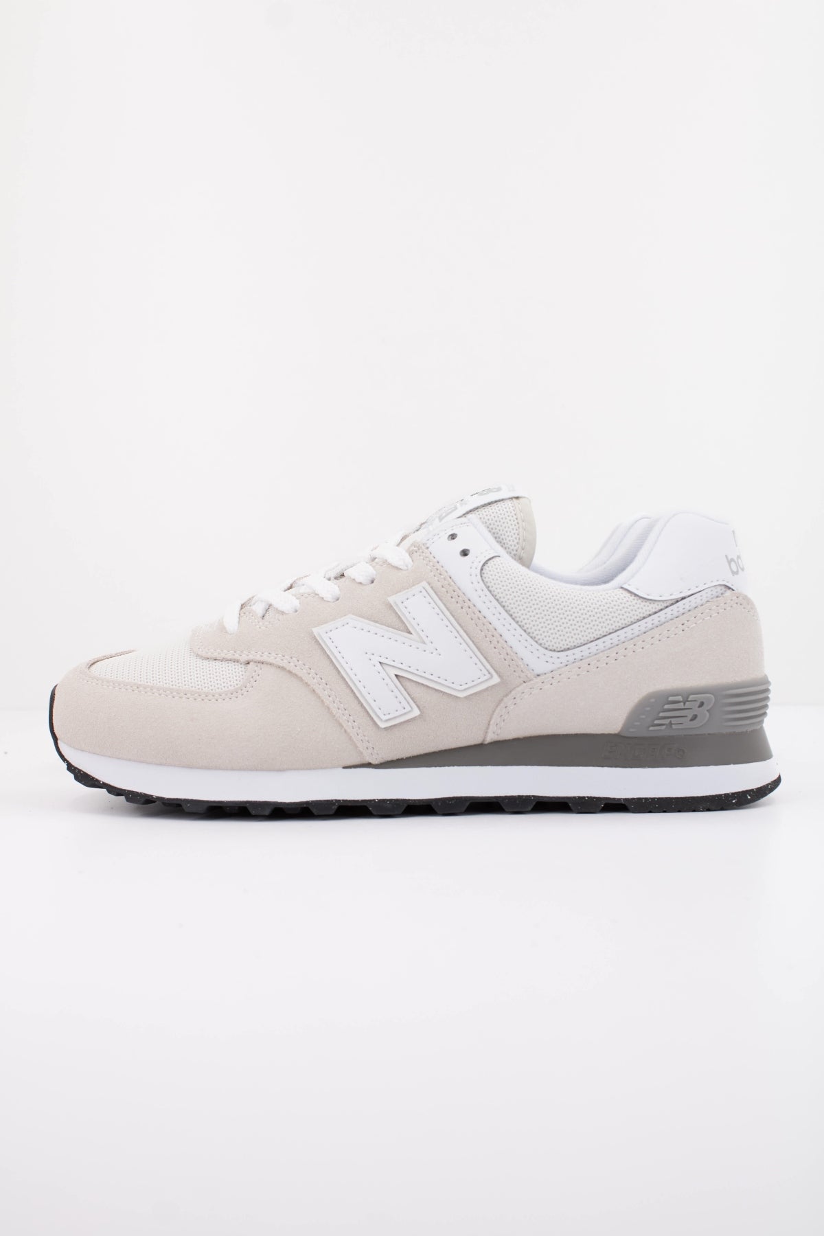 NEW BALANCE ML574 en color BEIS (1)