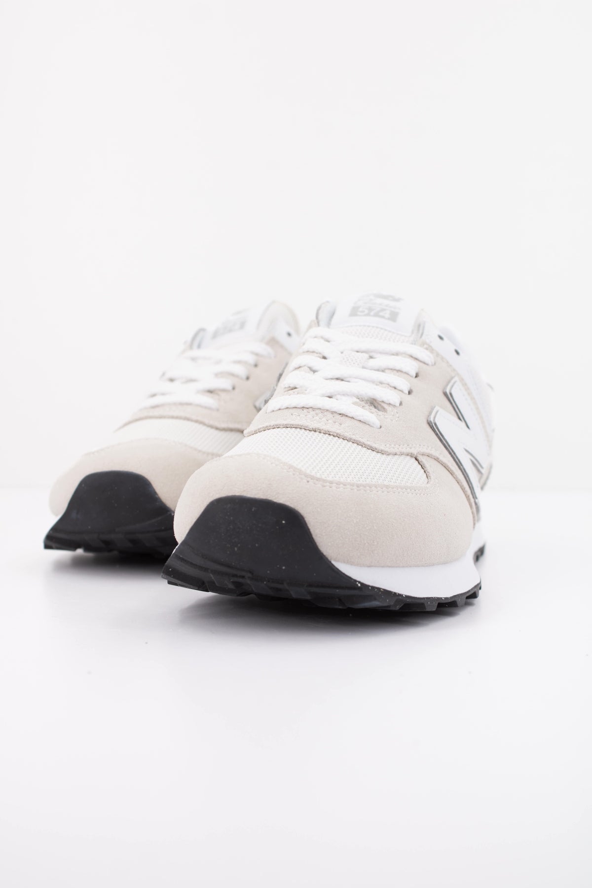 NEW BALANCE ML574 en color BEIS (2)