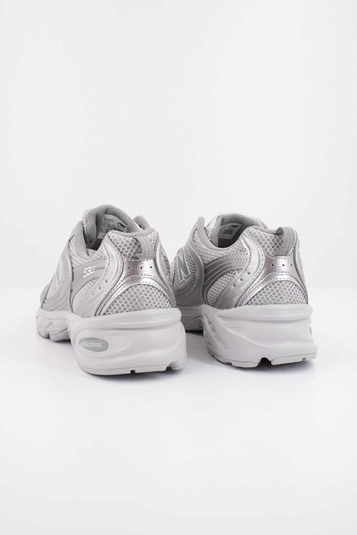NEW BALANCE 530 MR530ZGS en color PLATA (4)