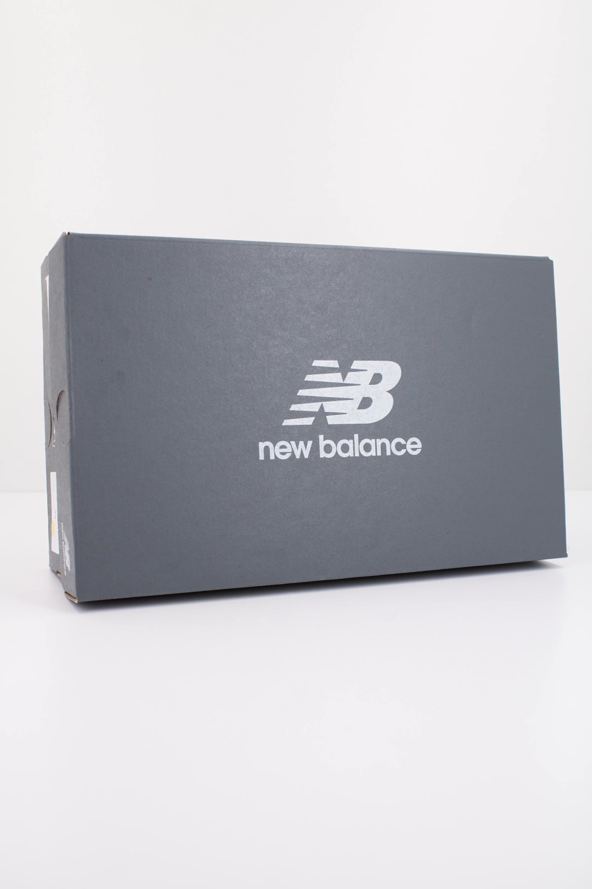 NEW BALANCE MR530 en color PLATA (6)