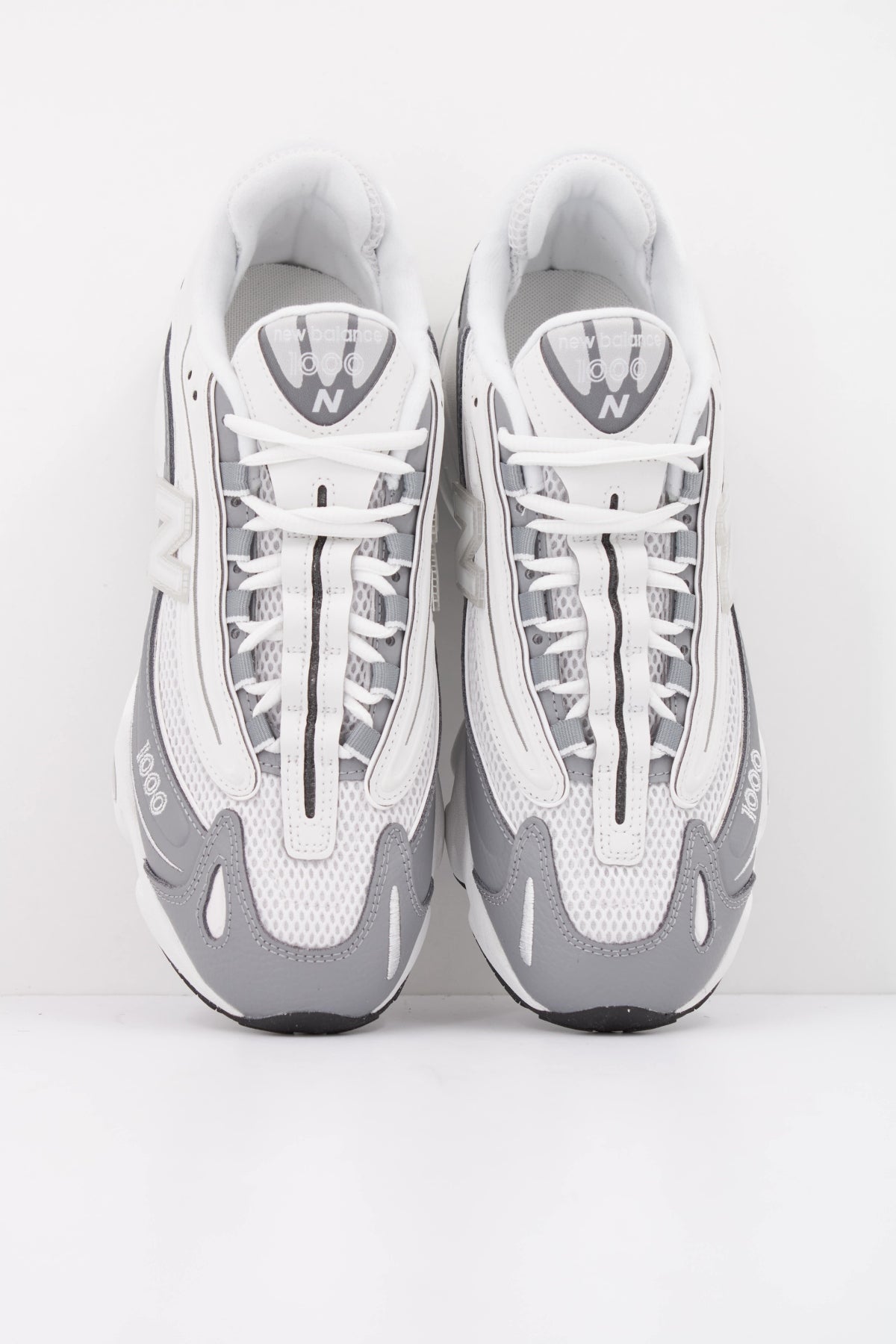 NEW BALANCE U10004 en color BLANCO (3)