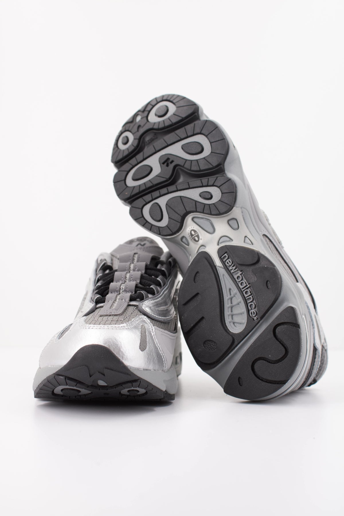 NEW BALANCE U10007 en color GRIS (5)