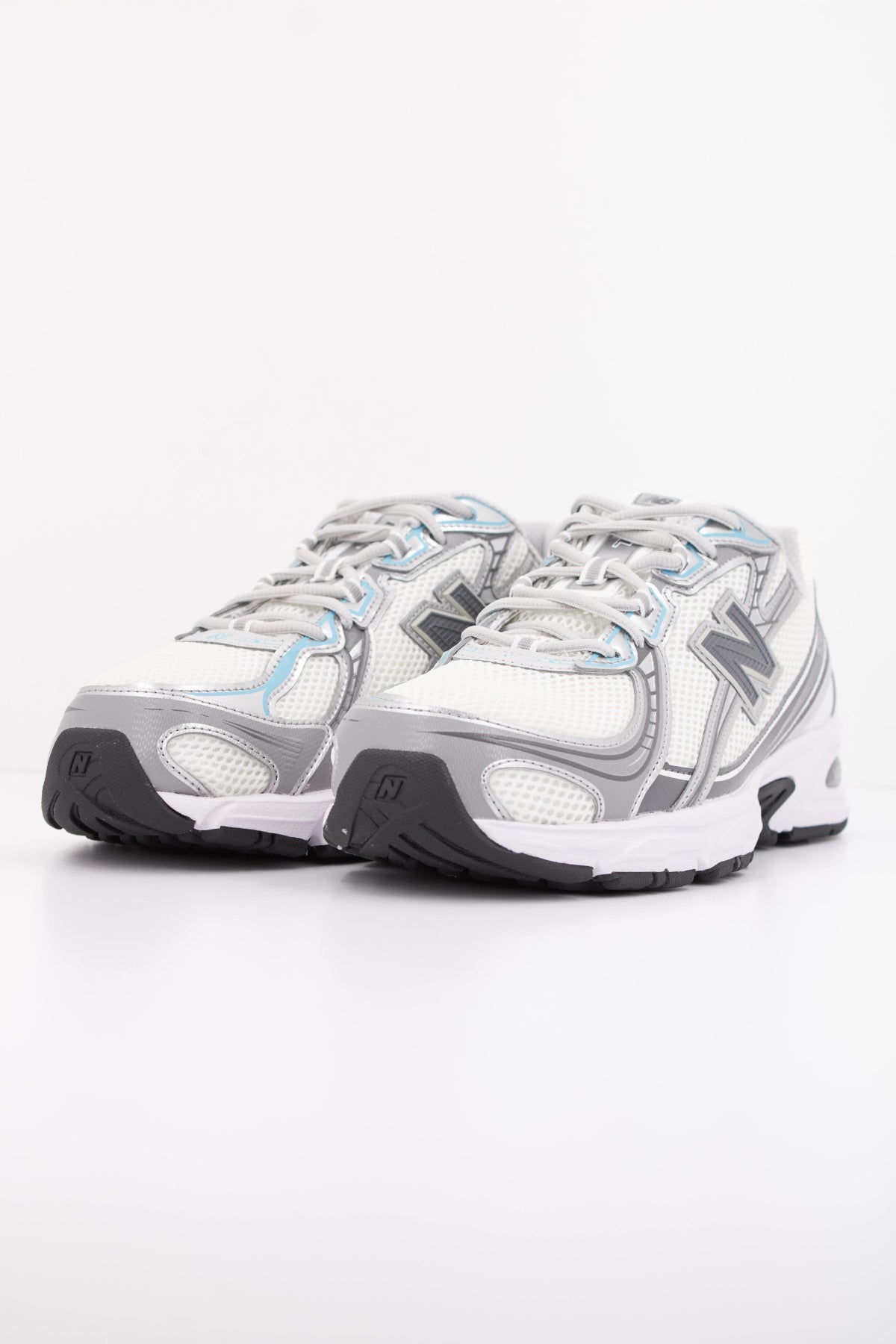 NEW BALANCE U740 en color GRIS (2)