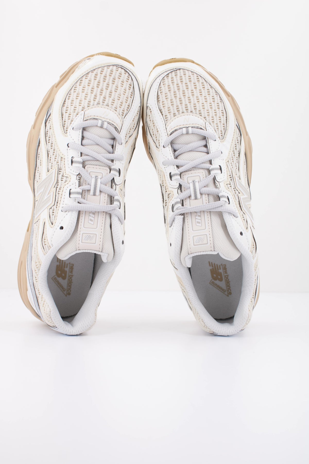 NEW BALANCE U740 en color BEIS (3)