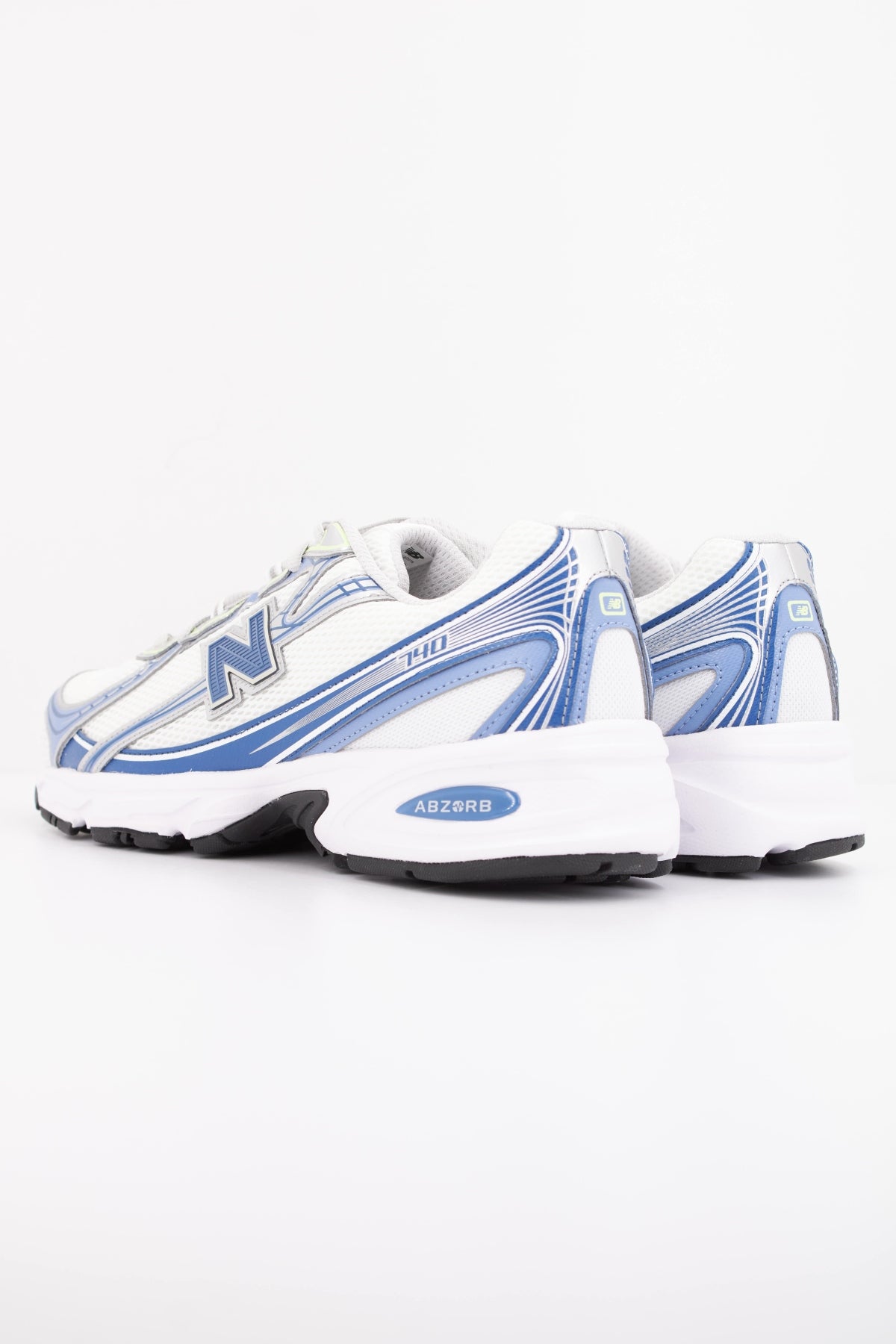NEW BALANCE U740 en color BLANCO (4)