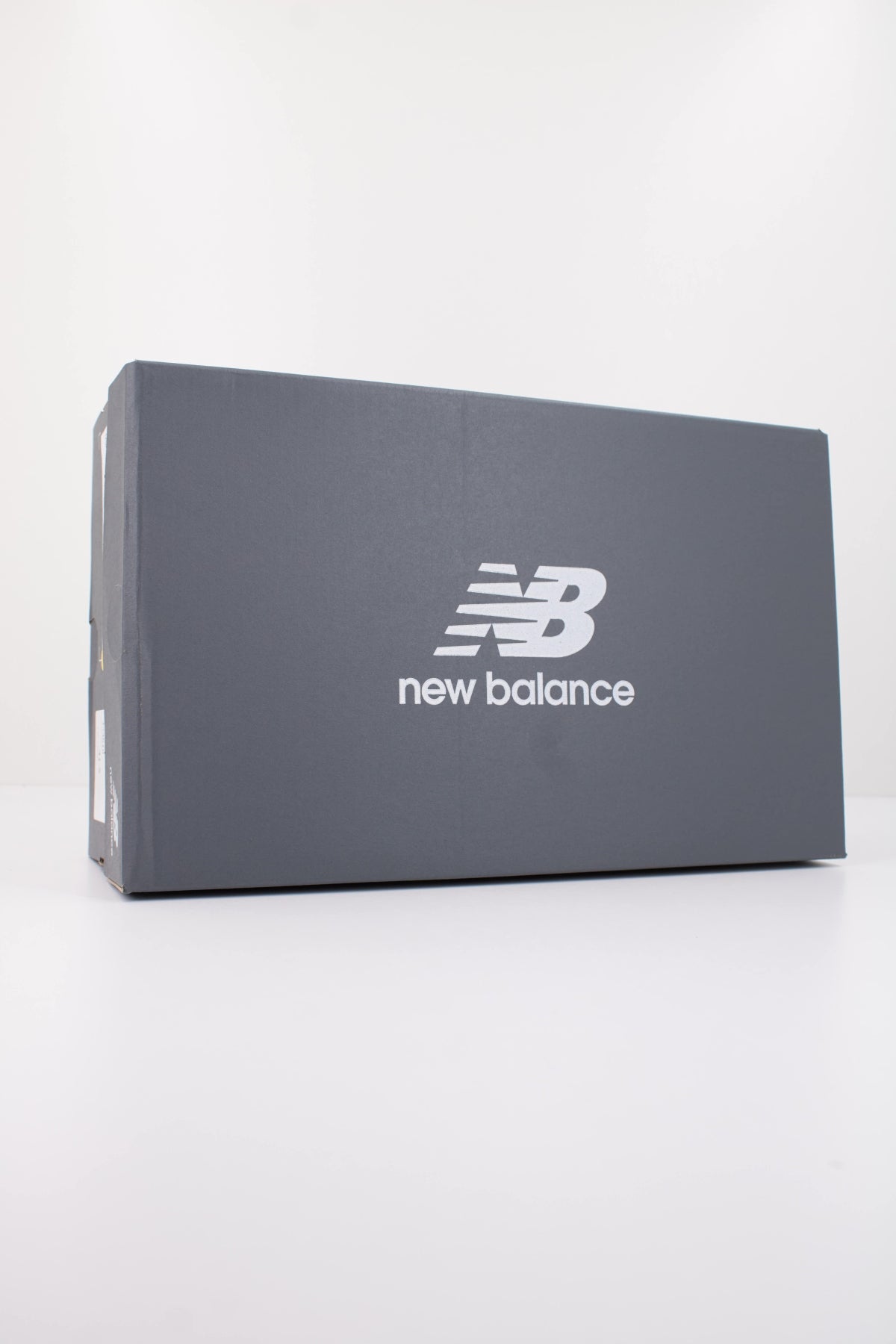 NEW BALANCE U9060 en color BLANCO (6)