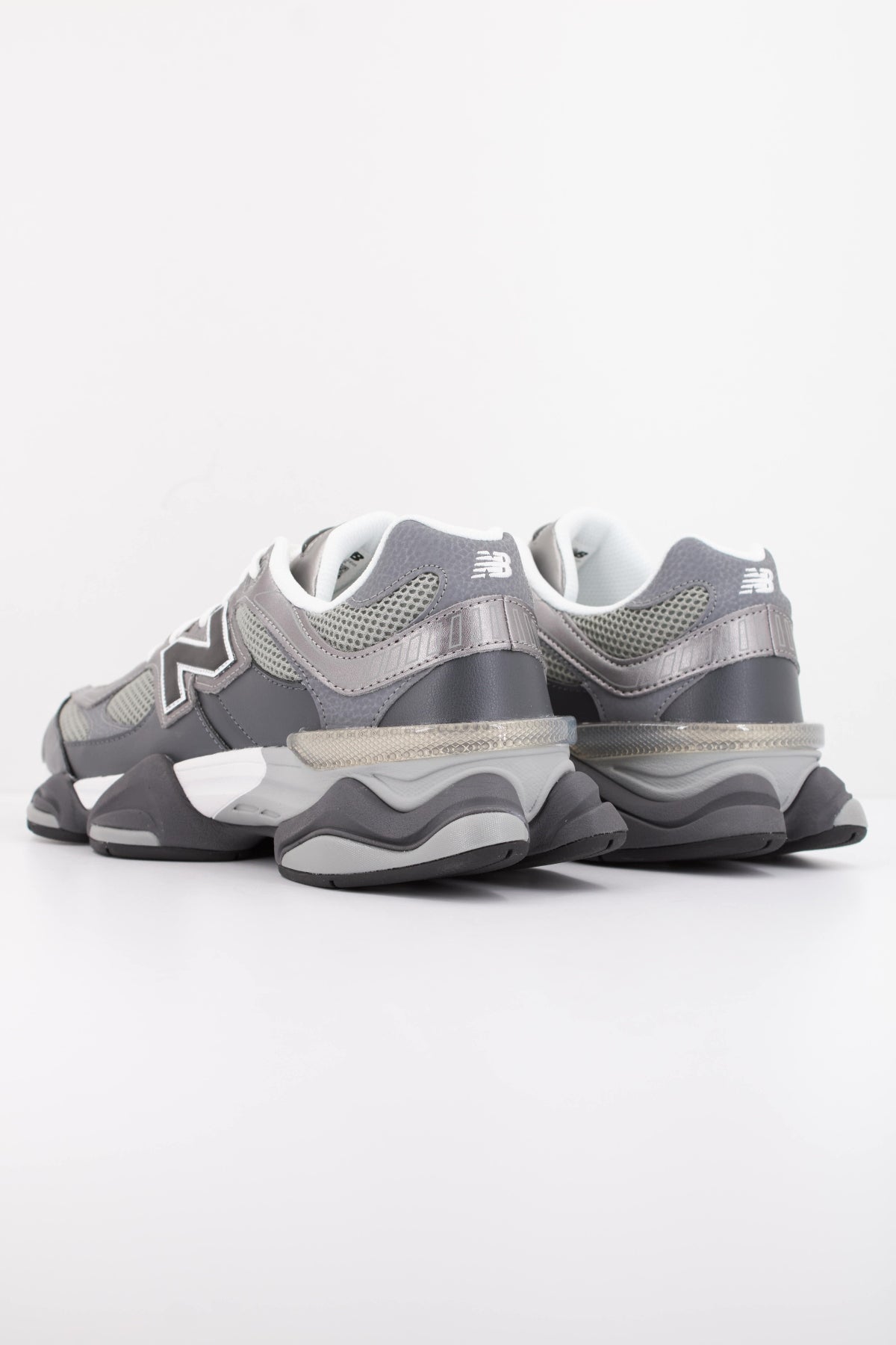 NEW BALANCE U9060 en color GRIS (4)