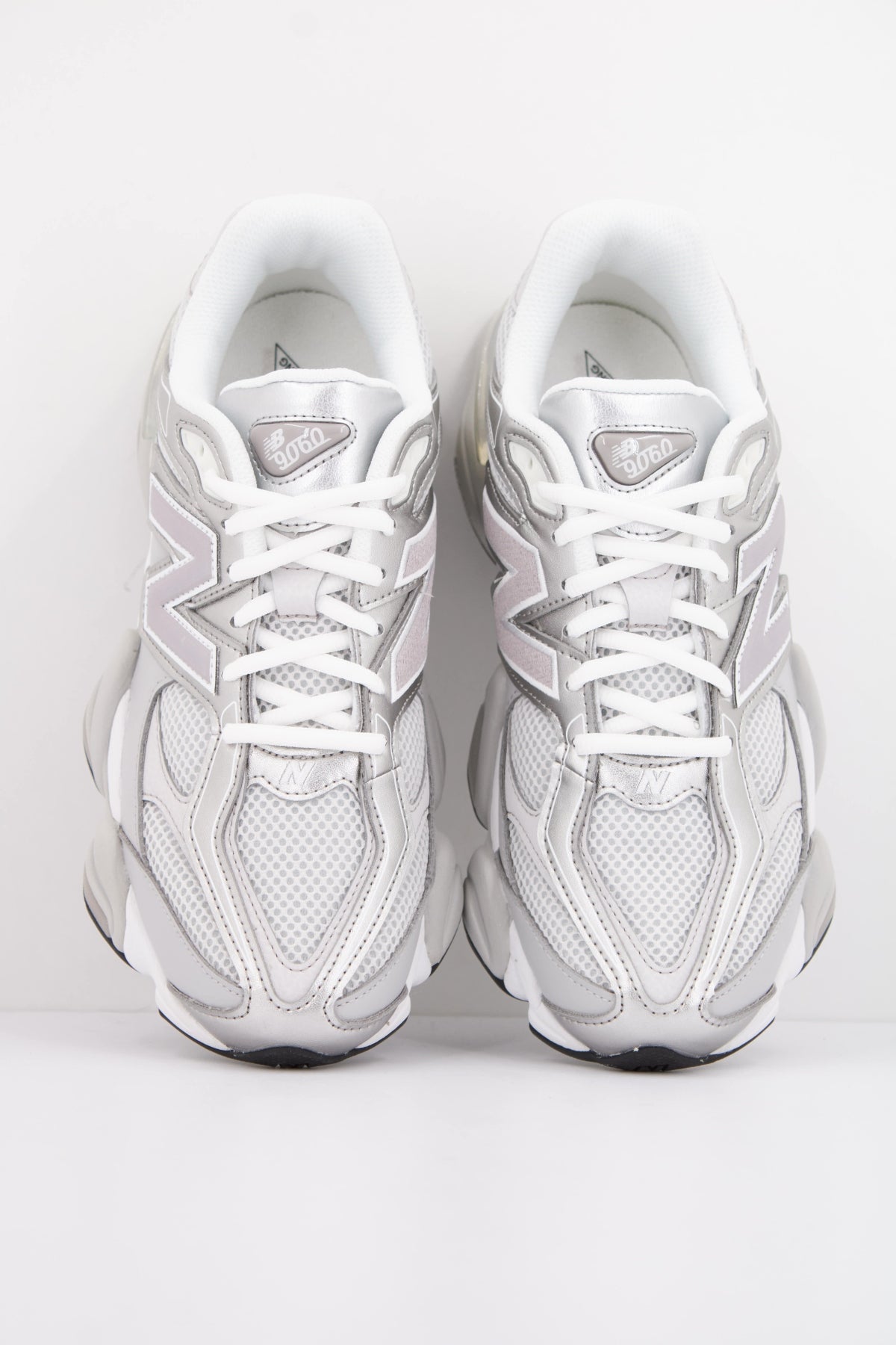 NEW BALANCE U9060 en color GRIS (3)