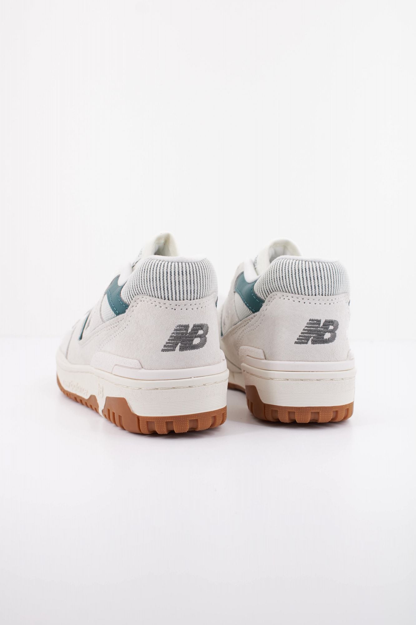 NEW BALANCE BBW550 SE en color BLANCO (4)