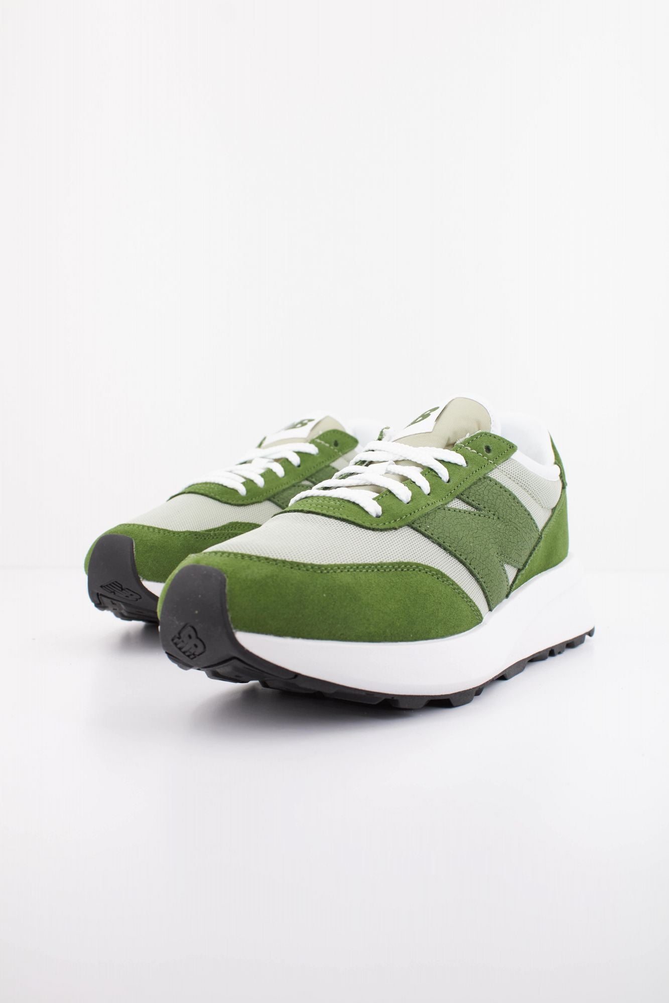 NEW BALANCE U370 HA en color VERDE (2)