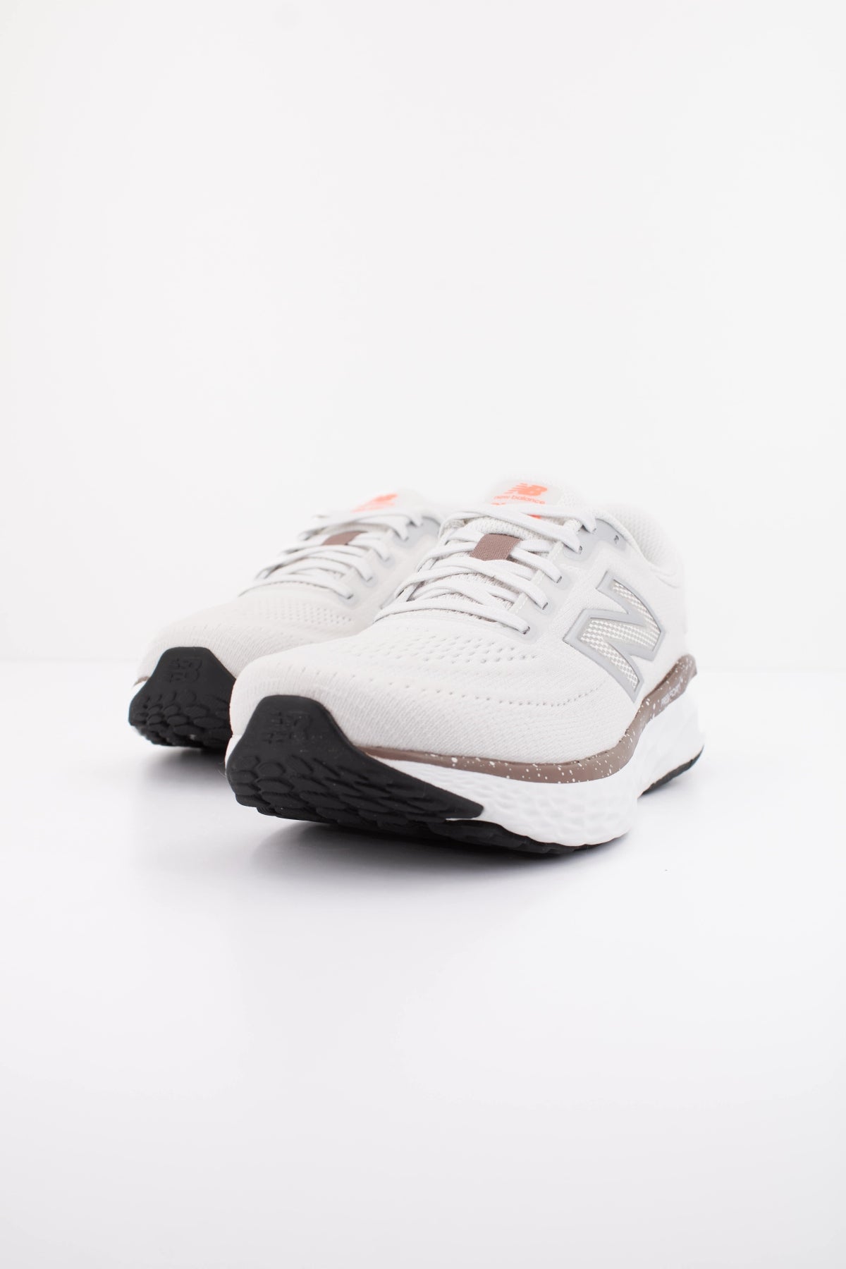 NEW BALANCE WEVOZ RE4 en color BLANCO (2)