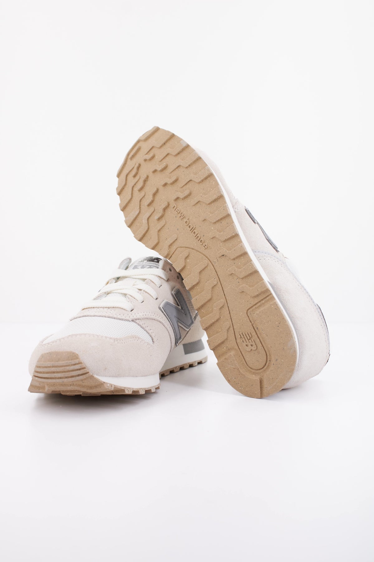 NEW BALANCE WL373 XA2 en color BEIS (5)