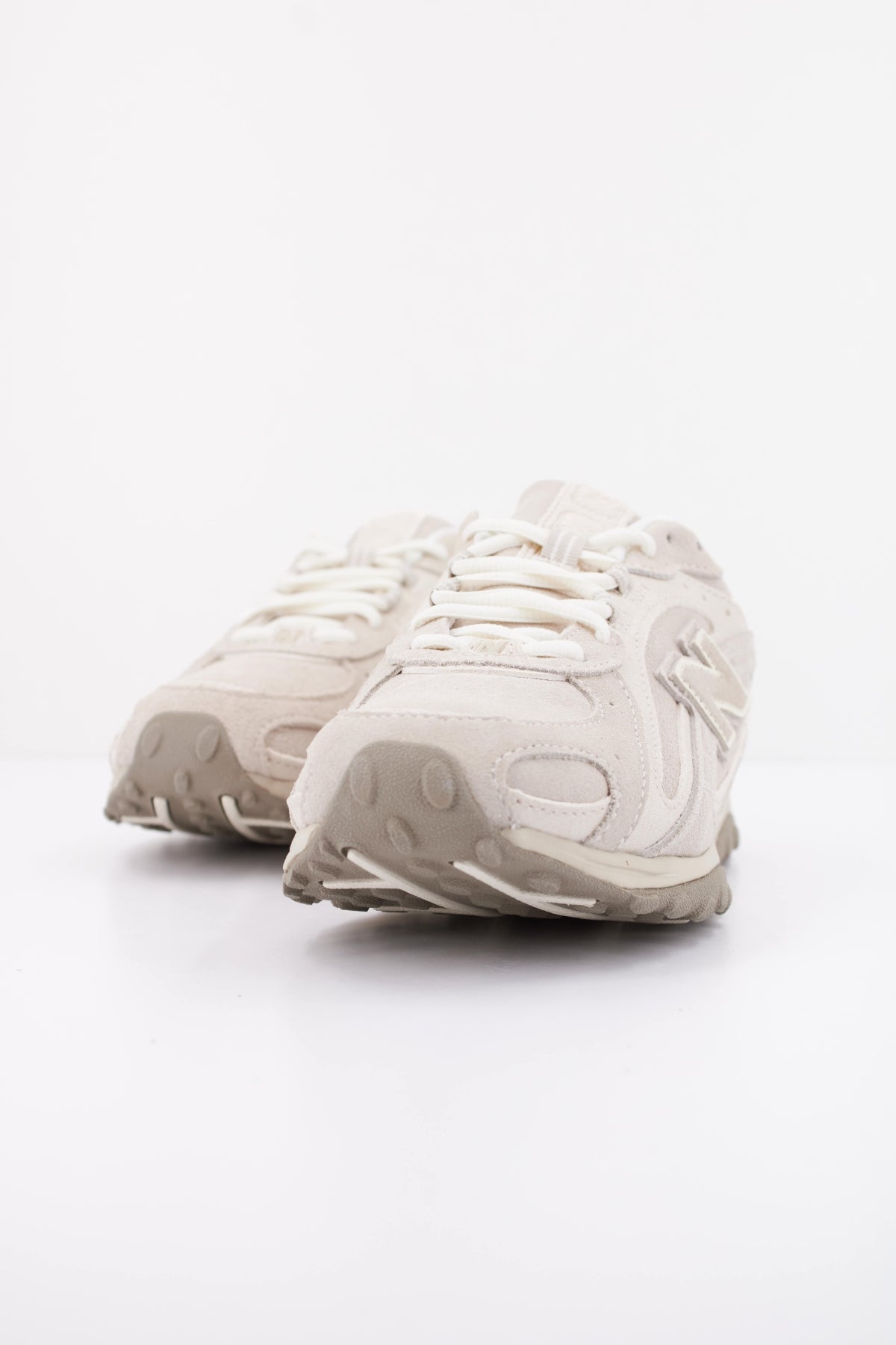 NEW BALANCE U204L en color BEIS (2)
