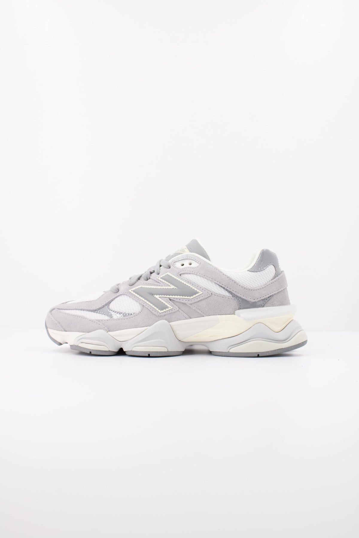 NEW BALANCE U9060 9Z4 DEPORTIVO en color GRIS (1)