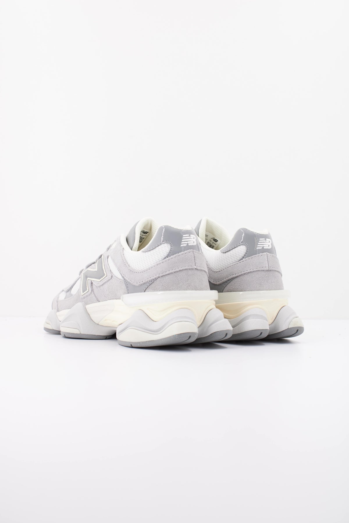 NEW BALANCE U9060 9Z4 DEPORTIVO en color GRIS (4)
