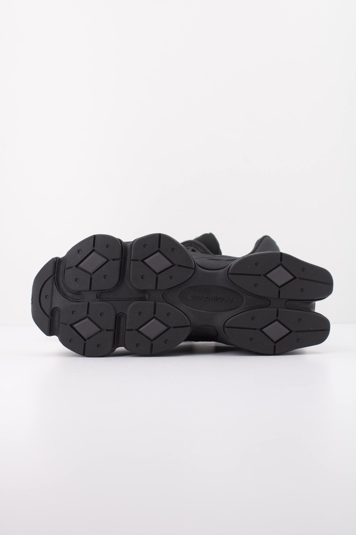 NEW BALANCE U9060 ZGE DEPORTIVO en color NEGRO (5)