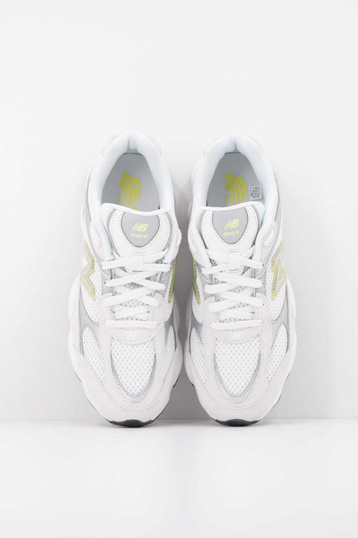 NEW BALANCE W603 9DJ DEPORTIVO en color BEIS (3)