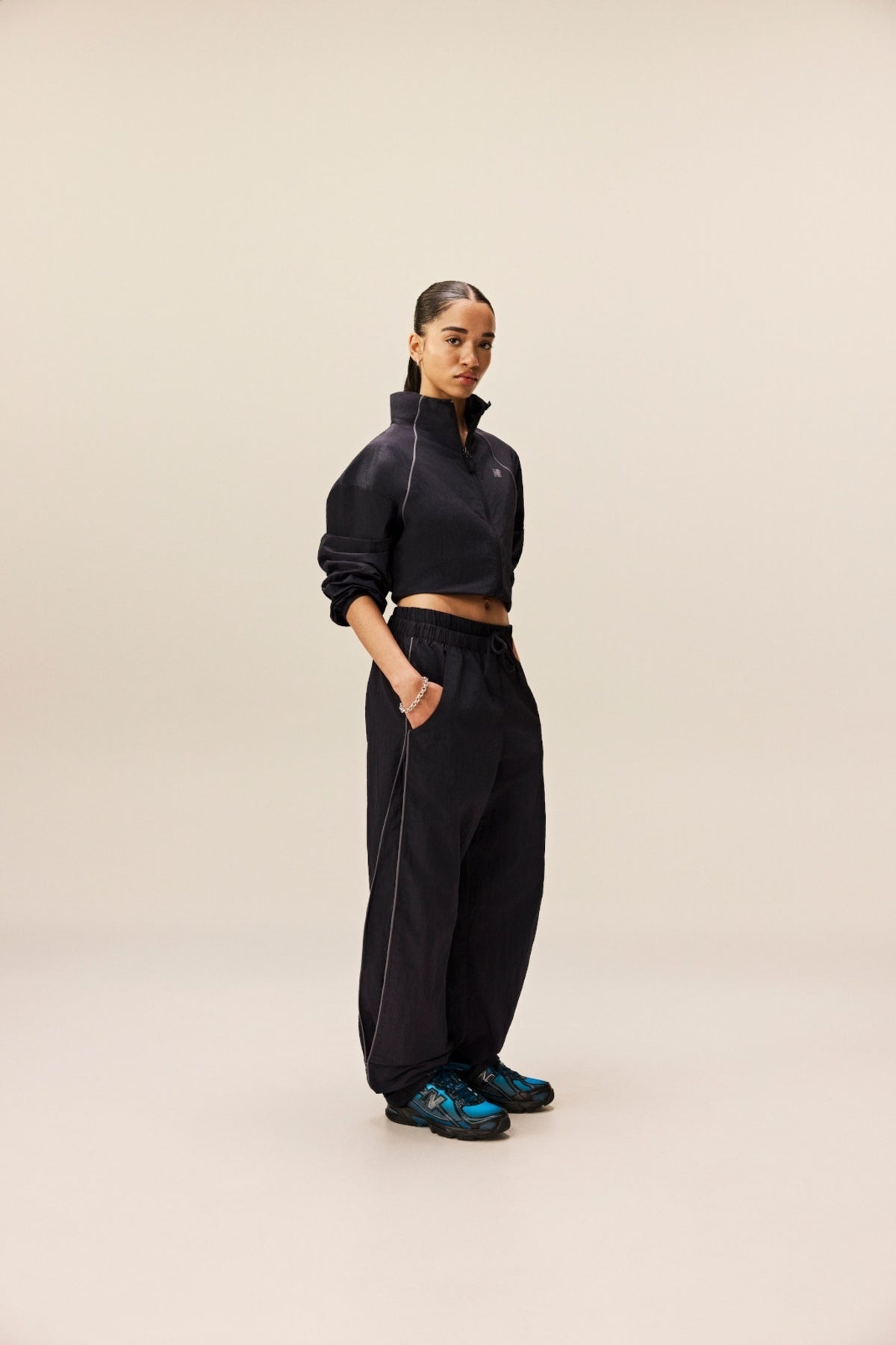 NEW BALANCE WB61Z1E6 SPORT LEGACY PANT en color NEGRO (1)