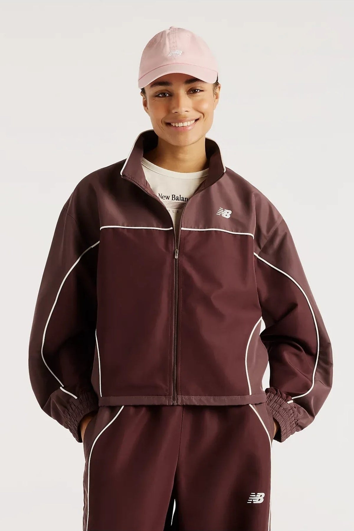 NEW BALANCE WJ6279FY TRACKSIDE WOVEN JACKET en color (1)