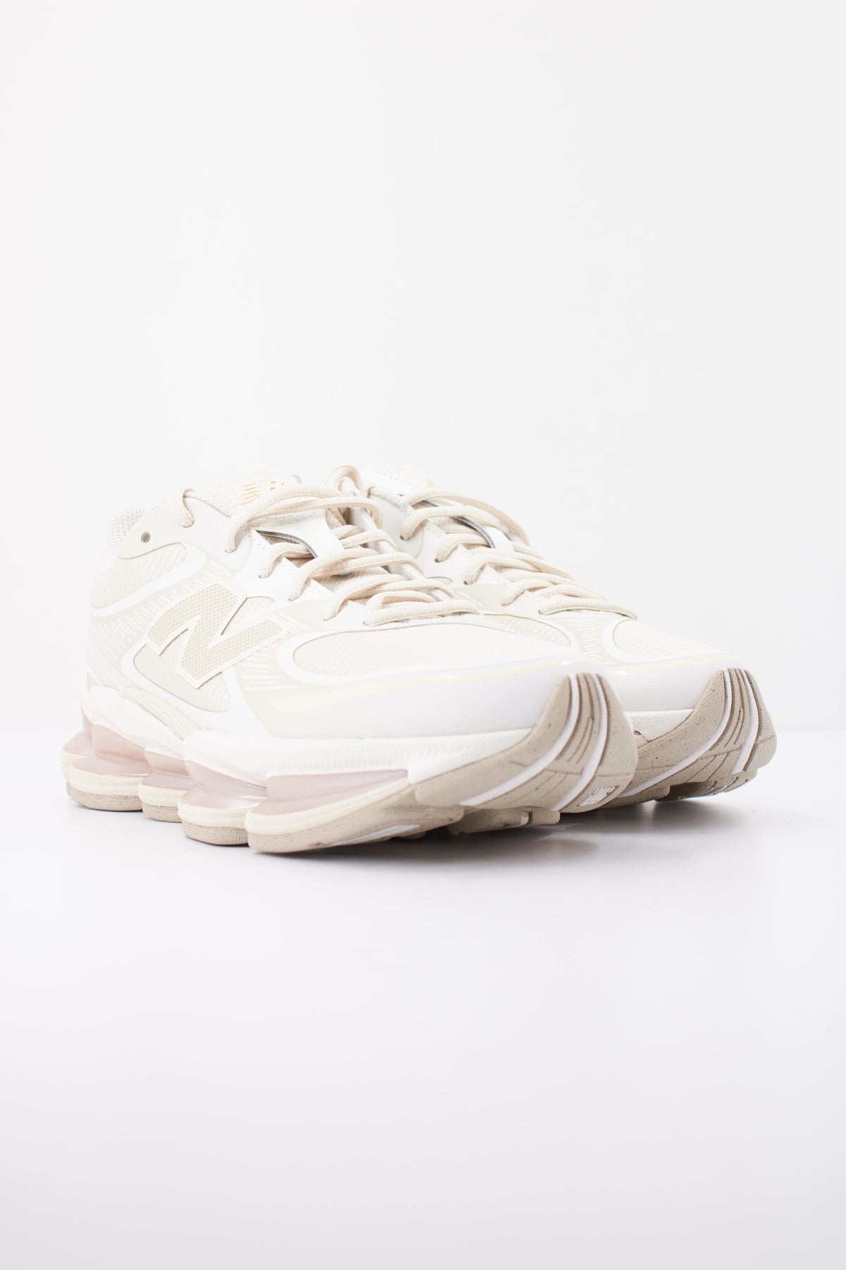 NEW BALANCE U2000 en color BLANCO (2)