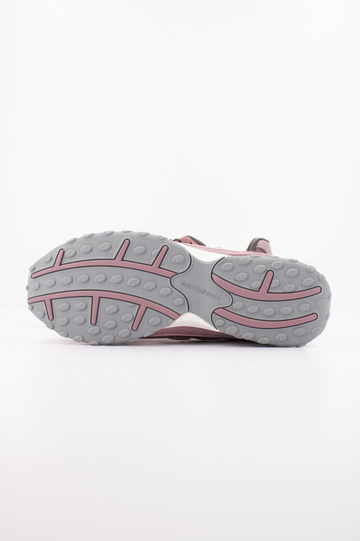 NEW BALANCE U204L en color ROSA (5)